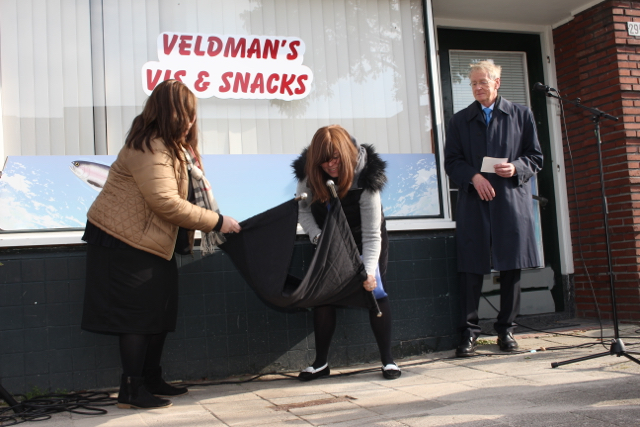 Onthulling herdenkingsstenen voor de viszaak.